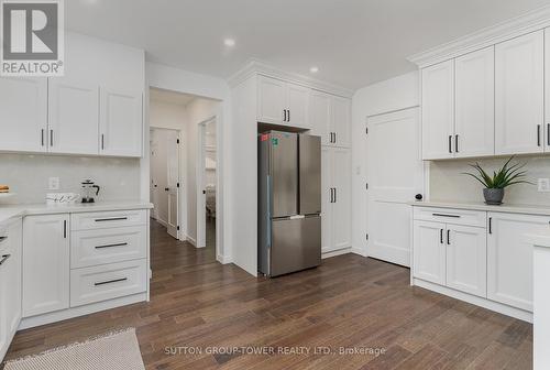 Unit A - 298 South Kingsway S, Toronto, ON - Indoor Photo Showing Kitchen