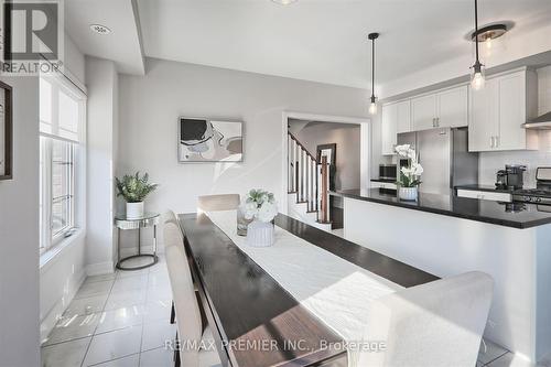 550 Mermaid Crescent, Mississauga, ON - Indoor Photo Showing Kitchen