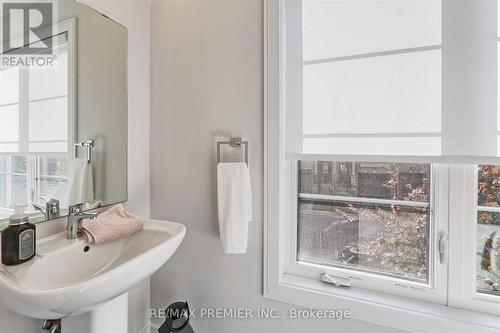 550 Mermaid Crescent, Mississauga, ON - Indoor Photo Showing Bathroom