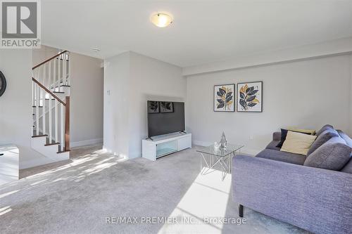 550 Mermaid Crescent, Mississauga, ON - Indoor Photo Showing Living Room