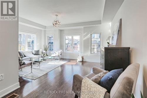 550 Mermaid Crescent, Mississauga, ON - Indoor Photo Showing Living Room