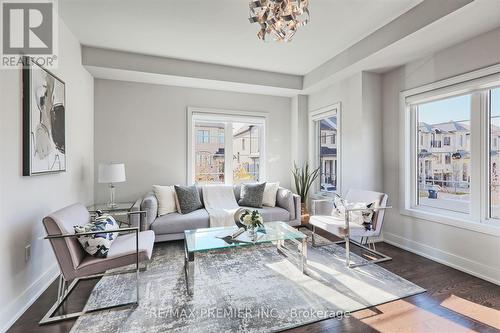 550 Mermaid Crescent, Mississauga, ON - Indoor Photo Showing Living Room