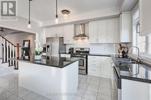 550 Mermaid Crescent, Mississauga, ON - Indoor Photo Showing Kitchen With Stainless Steel Kitchen With Double Sink With Upgraded Kitchen