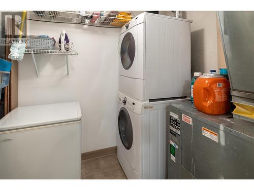 1152 Sunset Drive Unit# 901, Kelowna, BC - Indoor Photo Showing Laundry Room