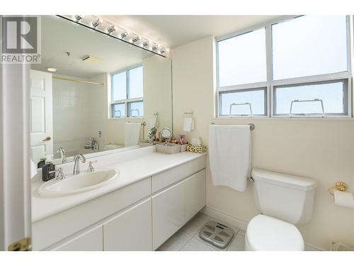 1152 Sunset Drive Unit# 901, Kelowna, BC - Indoor Photo Showing Bathroom