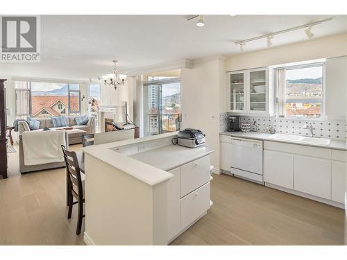 1152 Sunset Drive Unit# 901, Kelowna, BC - Indoor Photo Showing Kitchen