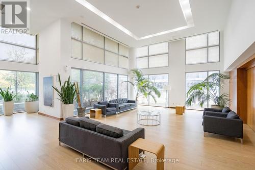 1702 - 225 Webb Drive, Mississauga, ON - Indoor Photo Showing Living Room