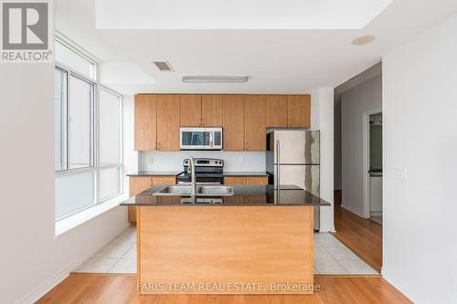 1702 - 225 Webb Drive, Mississauga, ON - Indoor Photo Showing Kitchen With Double Sink