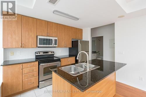 1702 - 225 Webb Drive, Mississauga, ON - Indoor Photo Showing Kitchen With Double Sink