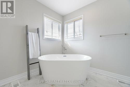 5555 Loonlake Avenue, Mississauga, ON - Indoor Photo Showing Bathroom