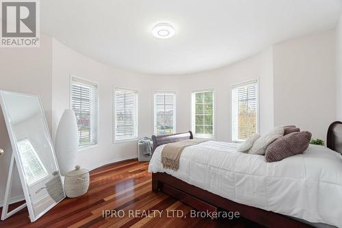 5555 Loonlake Avenue, Mississauga, ON - Indoor Photo Showing Bedroom