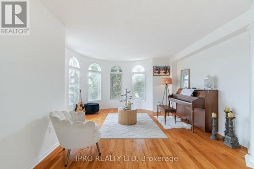 5555 Loonlake Avenue, Mississauga, ON - Indoor Photo Showing Living Room