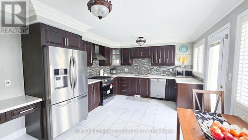 19 Fidelity Avenue W, Brampton, ON - Indoor Photo Showing Kitchen With Upgraded Kitchen