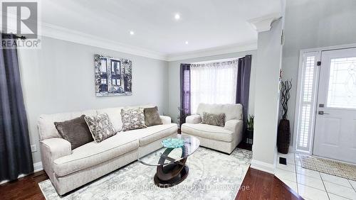 19 Fidelity Avenue W, Brampton, ON - Indoor Photo Showing Living Room