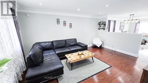 19 Fidelity Avenue W, Brampton, ON - Indoor Photo Showing Living Room