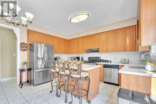 27 Putnam Drive, Brampton, ON - Indoor Photo Showing Kitchen