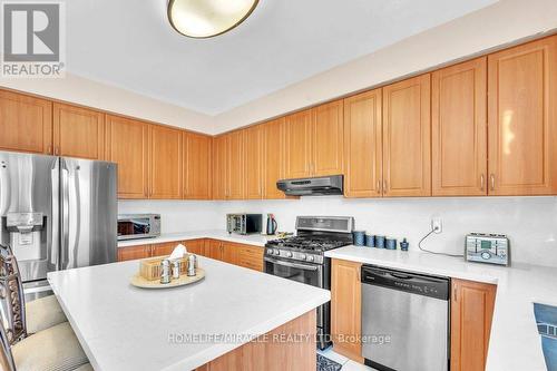 27 Putnam Drive, Brampton, ON - Indoor Photo Showing Kitchen