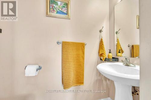 27 Putnam Drive, Brampton, ON - Indoor Photo Showing Bathroom