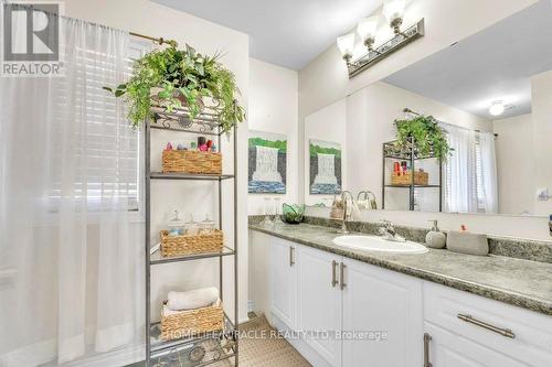 27 Putnam Drive, Brampton, ON - Indoor Photo Showing Bathroom