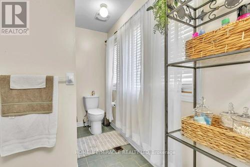 27 Putnam Drive, Brampton, ON - Indoor Photo Showing Bathroom