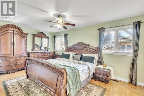 27 Putnam Drive, Brampton, ON - Indoor Photo Showing Bedroom