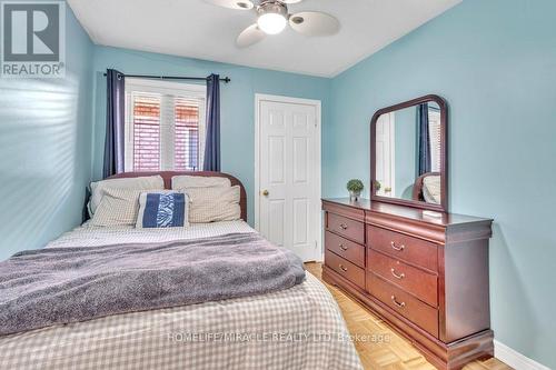 27 Putnam Drive, Brampton, ON - Indoor Photo Showing Bedroom