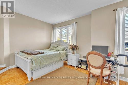 27 Putnam Drive, Brampton, ON - Indoor Photo Showing Bedroom