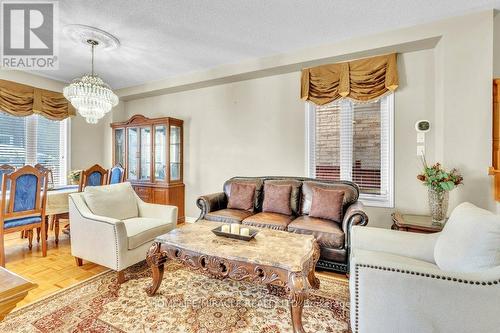 27 Putnam Drive, Brampton, ON - Indoor Photo Showing Living Room