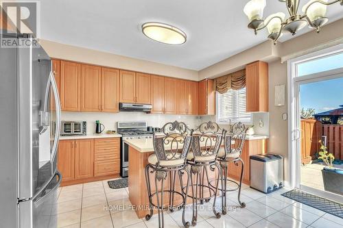 27 Putnam Drive, Brampton, ON - Indoor Photo Showing Kitchen