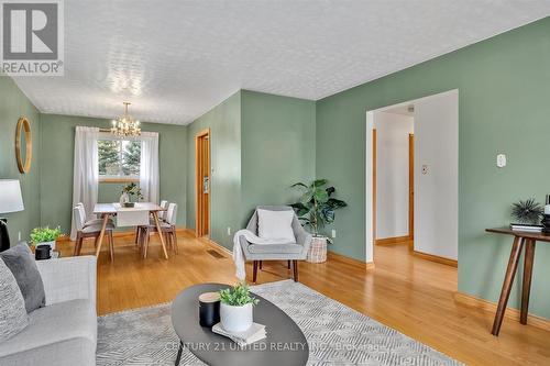 1033 Scollard Road, Smith-Ennismore-Lakefield, ON - Indoor Photo Showing Living Room