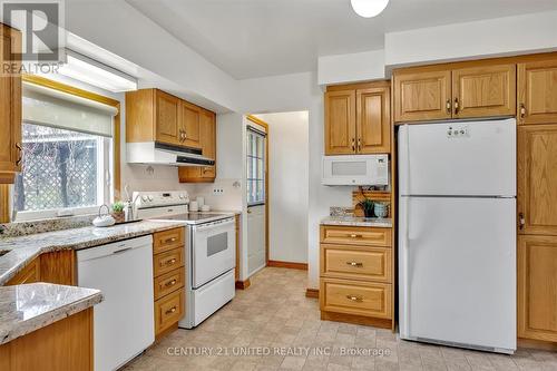 1033 Scollard Road, Smith-Ennismore-Lakefield, ON - Indoor Photo Showing Kitchen