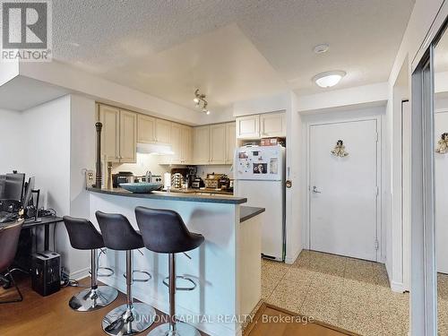 2209 - 7 Lorraine Drive, Toronto, ON - Indoor Photo Showing Kitchen