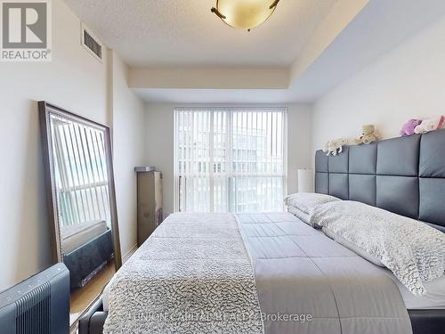 2209 - 7 Lorraine Drive, Toronto, ON - Indoor Photo Showing Bedroom