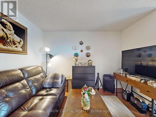 2209 - 7 Lorraine Drive, Toronto, ON - Indoor Photo Showing Living Room