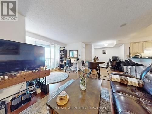 2209 - 7 Lorraine Drive, Toronto, ON - Indoor Photo Showing Living Room