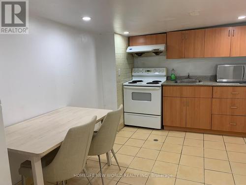 30 Huron Street, Toronto, ON - Indoor Photo Showing Kitchen