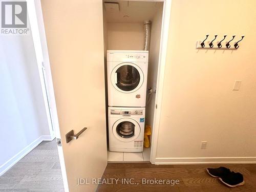 1801 - 17 Dundonald Street, Toronto, ON - Indoor Photo Showing Laundry Room