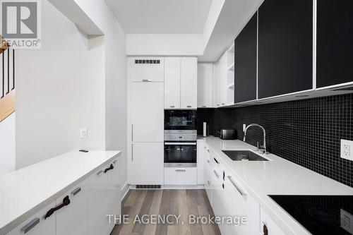 106 - 32 Davenport Road, Toronto, ON - Indoor Photo Showing Kitchen