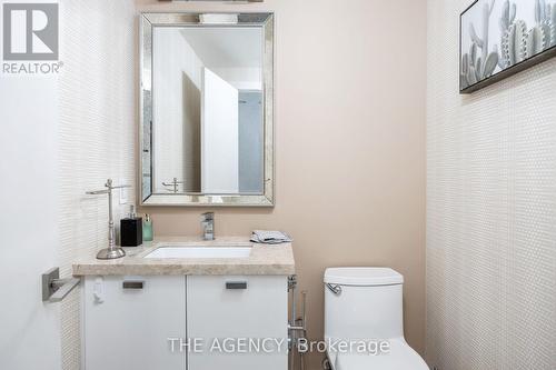 106 - 32 Davenport Road, Toronto, ON - Indoor Photo Showing Bathroom