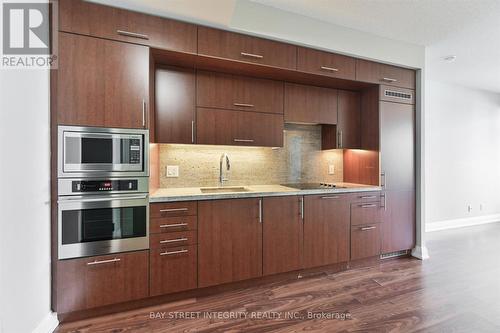 1507 - 2 Anndale Drive, Toronto, ON - Indoor Photo Showing Kitchen With Upgraded Kitchen