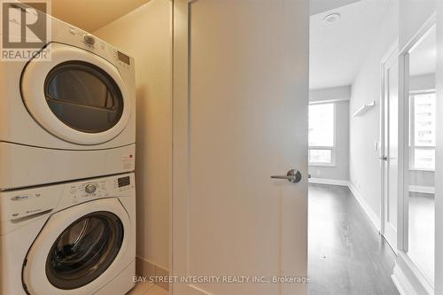 1507 - 2 Anndale Drive, Toronto, ON - Indoor Photo Showing Laundry Room