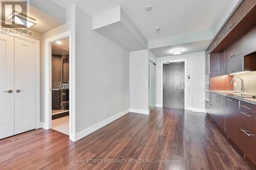 1507 - 2 Anndale Drive, Toronto, ON - Indoor Photo Showing Kitchen