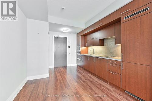 1507 - 2 Anndale Drive, Toronto, ON - Indoor Photo Showing Kitchen