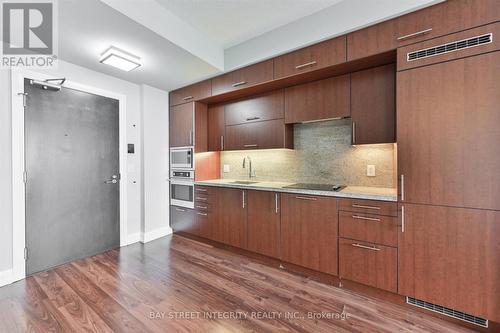 1507 - 2 Anndale Drive, Toronto, ON - Indoor Photo Showing Kitchen With Upgraded Kitchen