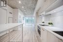 642 - 8 Hillsdale Avenue, Toronto, ON  - Indoor Photo Showing Kitchen 