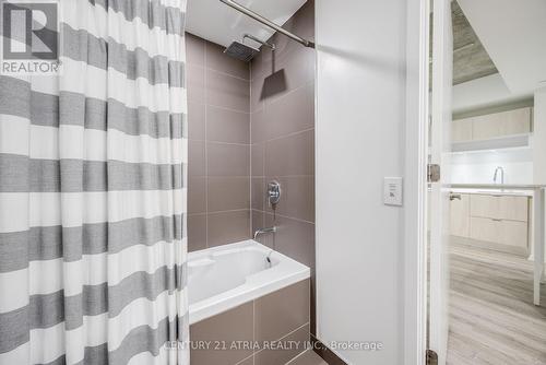 642 - 8 Hillsdale Avenue, Toronto, ON - Indoor Photo Showing Bathroom