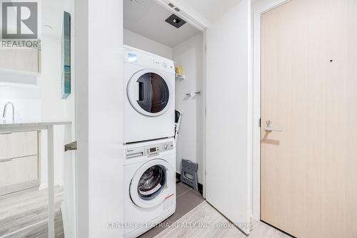 642 - 8 Hillsdale Avenue, Toronto, ON - Indoor Photo Showing Laundry Room