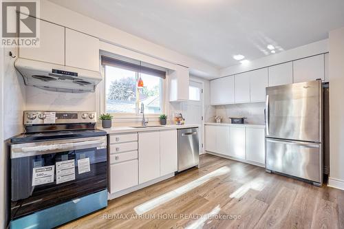 18 Castle Hill Drive, Toronto, ON - Indoor Photo Showing Kitchen