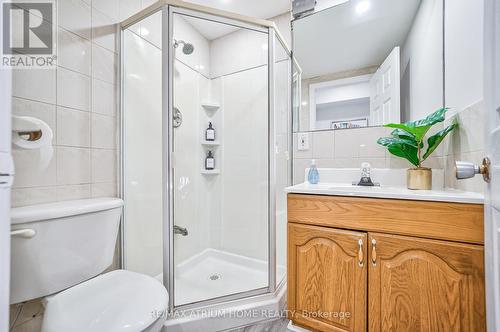 18 Castle Hill Drive, Toronto, ON - Indoor Photo Showing Bathroom