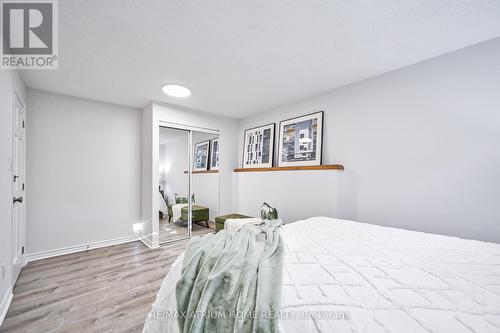 18 Castle Hill Drive, Toronto, ON - Indoor Photo Showing Bedroom